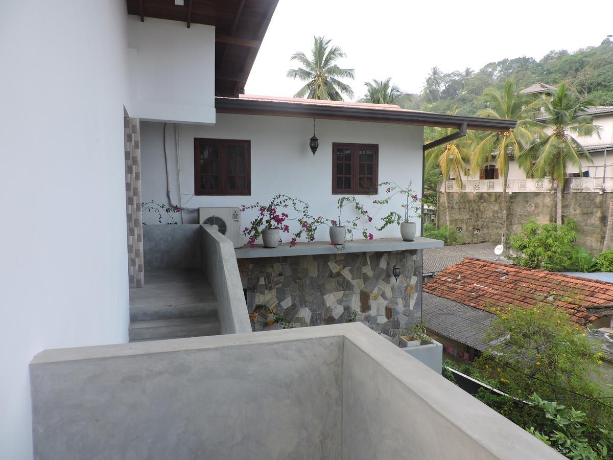 Asantha Guest House 우나와투나 외부 사진